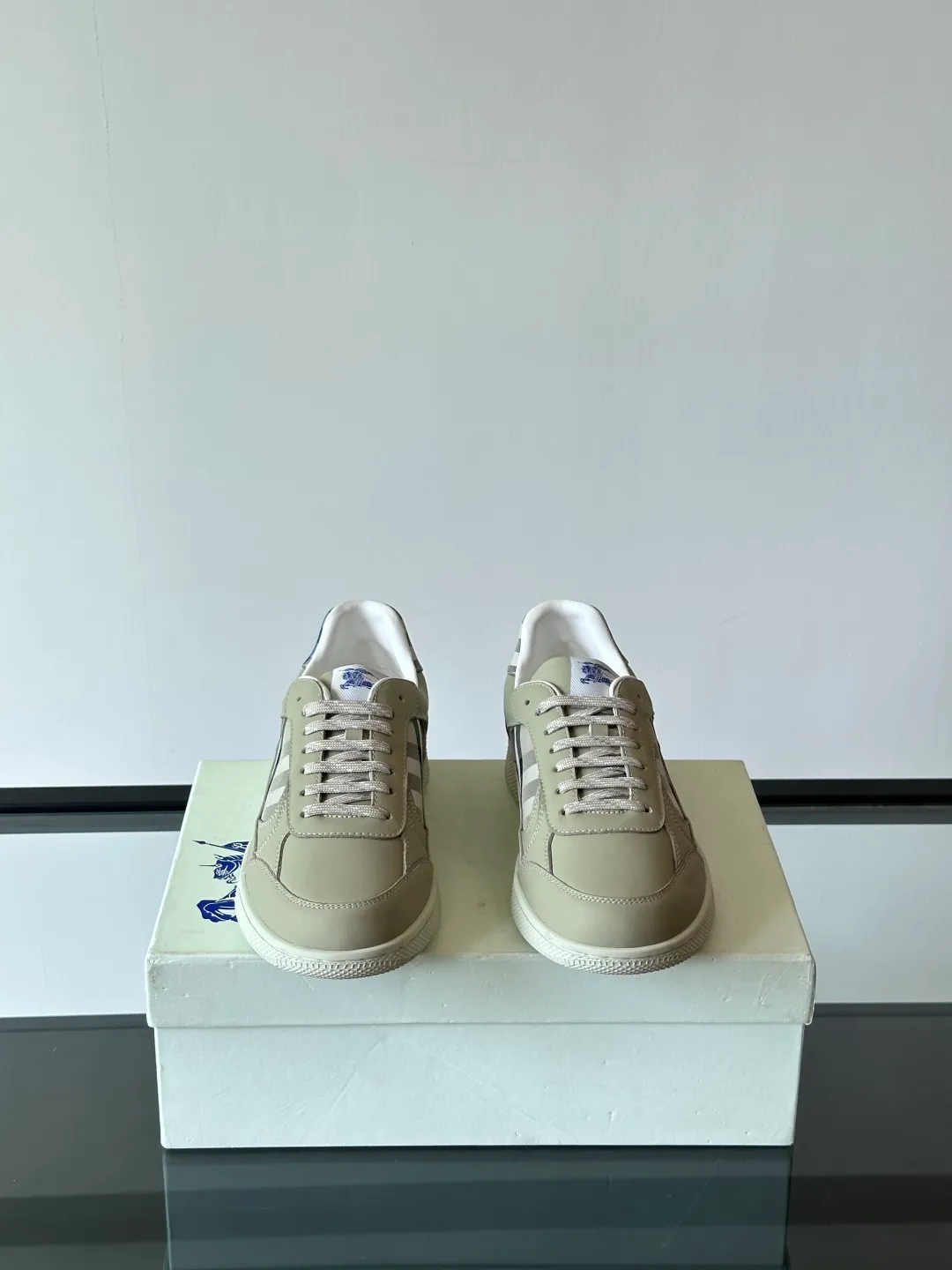 Men's shoes 💰p420 "Burberr＊" men's classic low-top sneakers, reinterpreted with Vintage retro plaid cotton and cowhide materials, decorated with a new brand logo. First-layer sheepskin lining, embossed Burberry lettering logo on the heel, T men's shoes 💰pU original outsole! Code number 38-44 (45 customized)